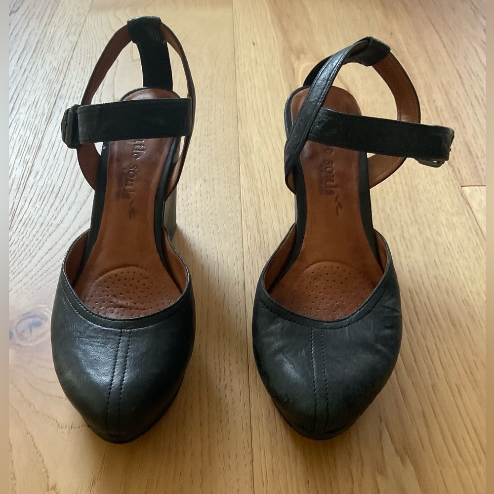 Kenneth Cole “Gentle Soul” Black Leather Wedges, Size 9